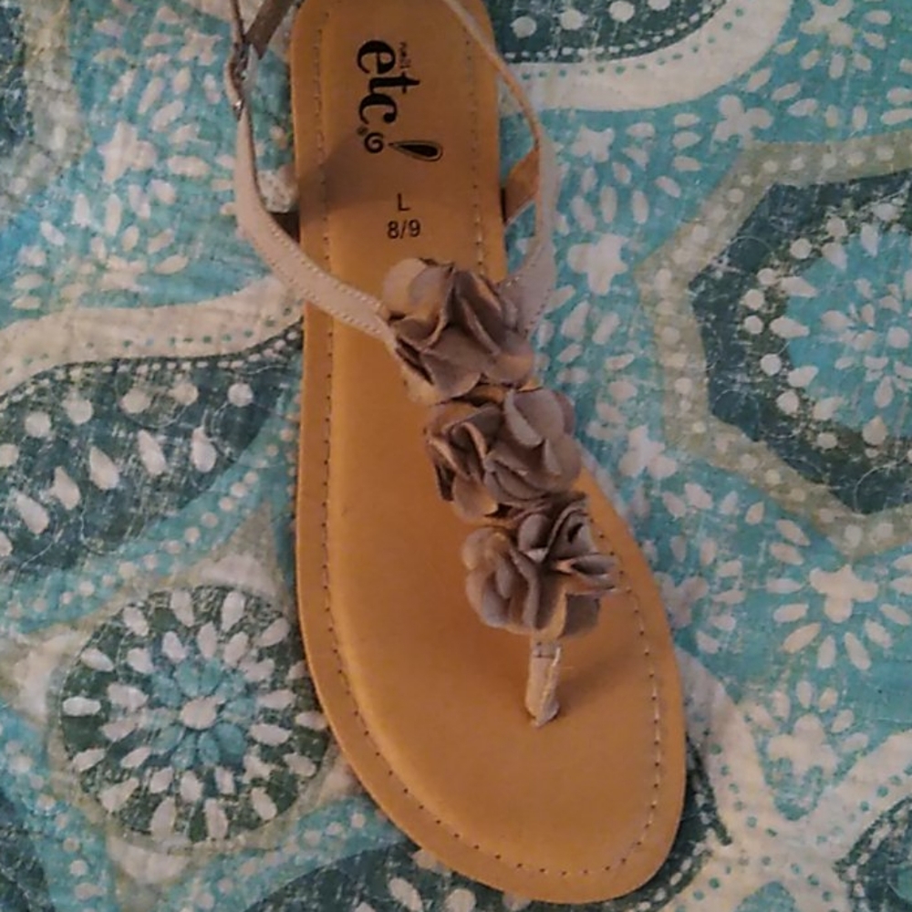 Rue 21 Beige Flower Sandals Size 8/9